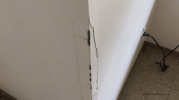 How To Fix Corner Bead That Separating From Drywall Home Renovation Deals Canada - Repairing Drywall Corner Bead